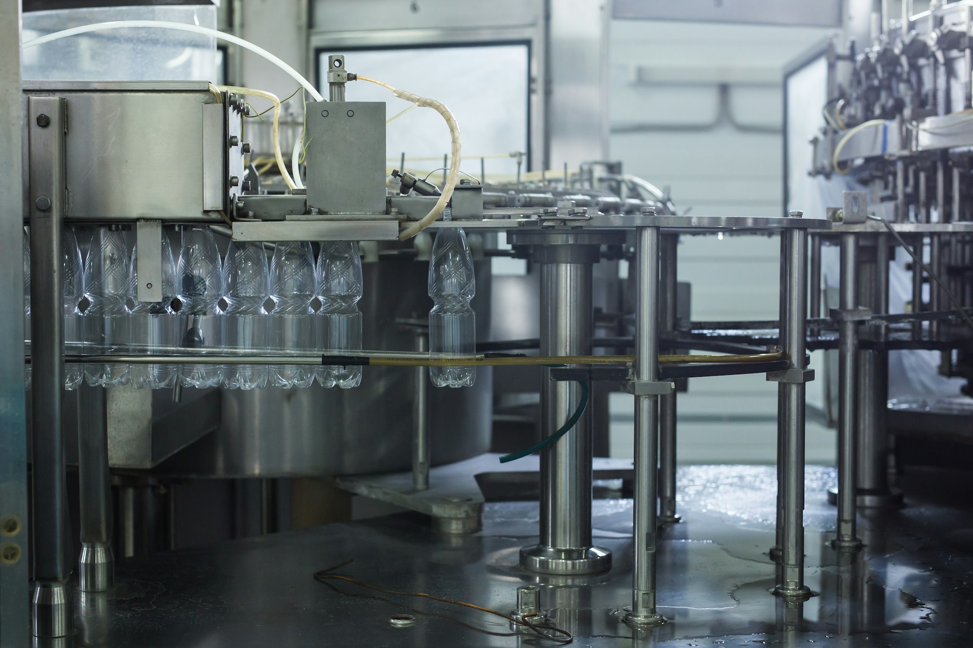 Water factory - Water bottling line for processing and bottling pure spring water into small bottles